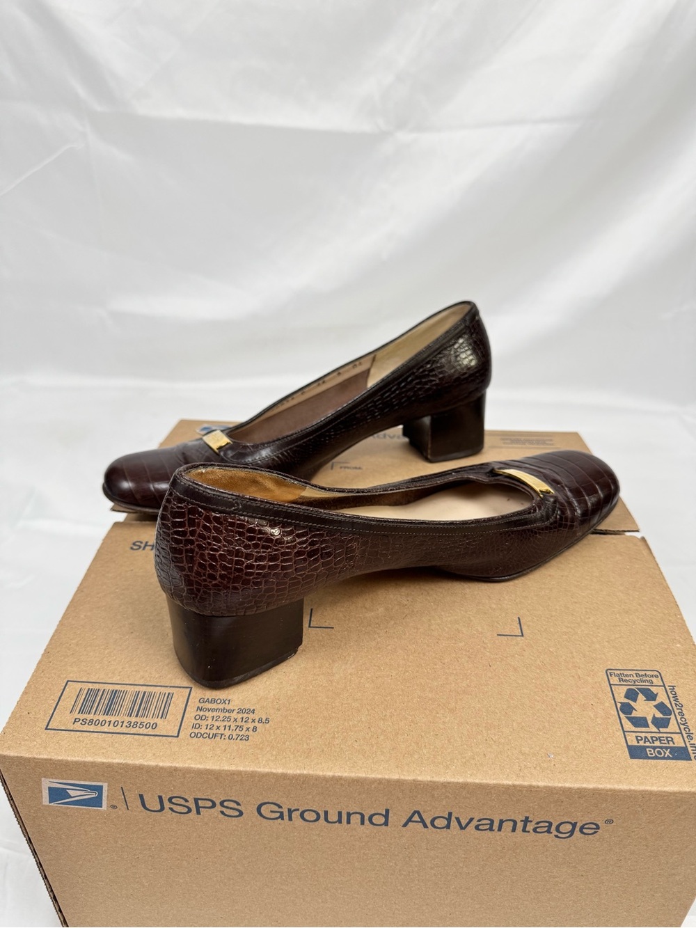 Salvatore Ferragamo Brown Croc Embossed Leather Pumps Heels Gold Logo 9 Italy - Picture 13 of 13